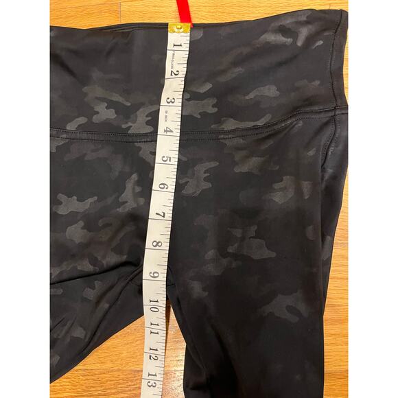 Spanx Women's Camo Faux Leather Leggings Black Size S High Rise Casual - Picture 6 of 10